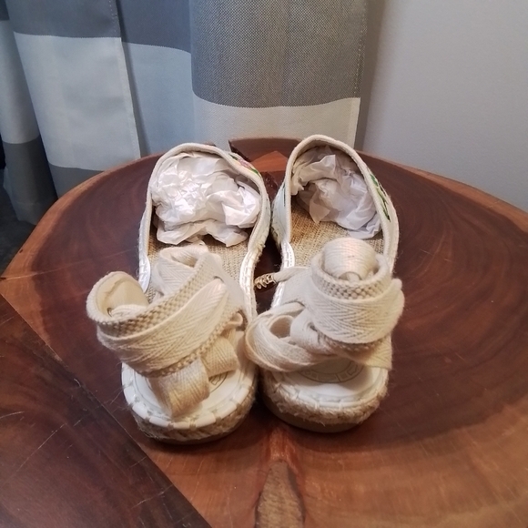 NWOT Molly Bracken Canvas Multi Floral & Off-White Lace Up Espadrille Sandal 37 - Picture 5 of 7